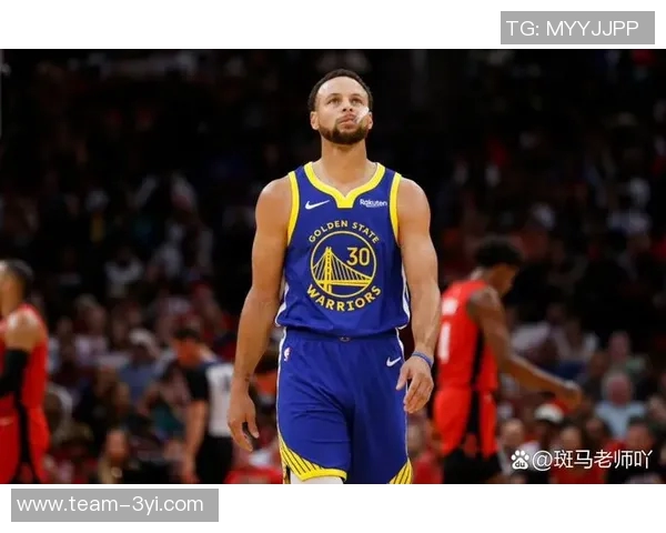 库里表现起伏不定末节失误致球队失利27分6板4助难掩遗憾