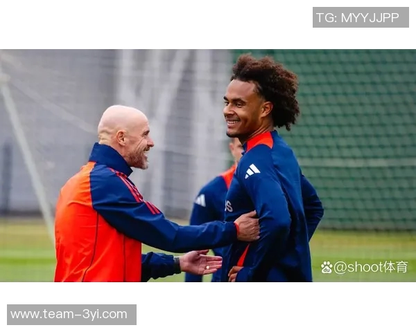 曼联赛季中期再次解雇主帅滕哈赫时机引发热议与争论