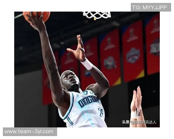 齐麟替补发威表现出色单节独得7分助力球队逆转局势 齐麟替补发威表现出色单节独得7分助力球队逆转局势